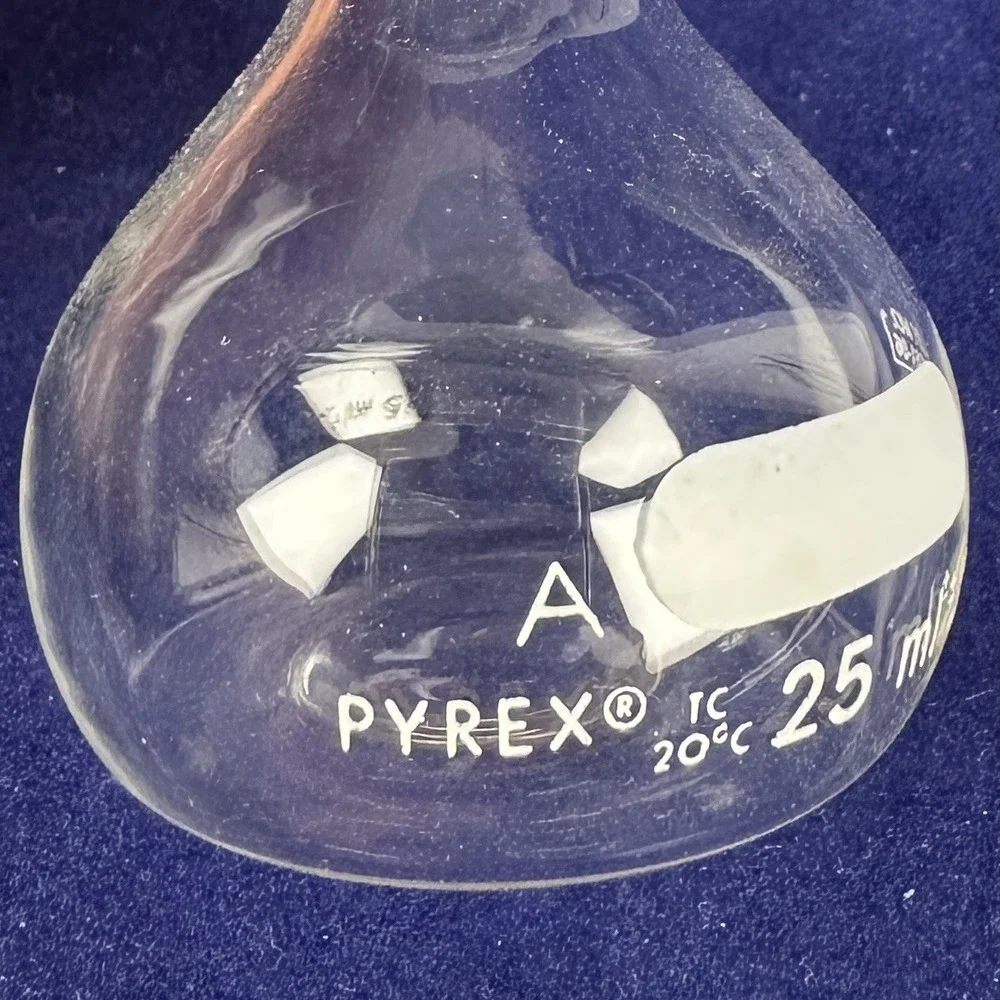 Set Of 4  PYREX  5640 25 mL Class a Volumetric Flasks Frosted Glass Stoppers